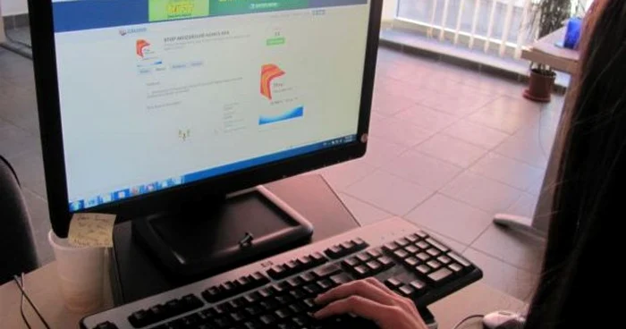 Pot beneficia de cei 200 de euro doar elevii şi tinerii care nu au mai beneficiat de acest ajutor