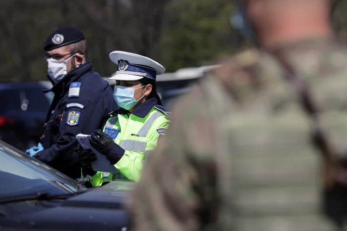 Agenții de poliție au intrat în contact cu jandarmii din gruparea ”Fraţii Buzeşti” Craiovafoto: Inquam Photos