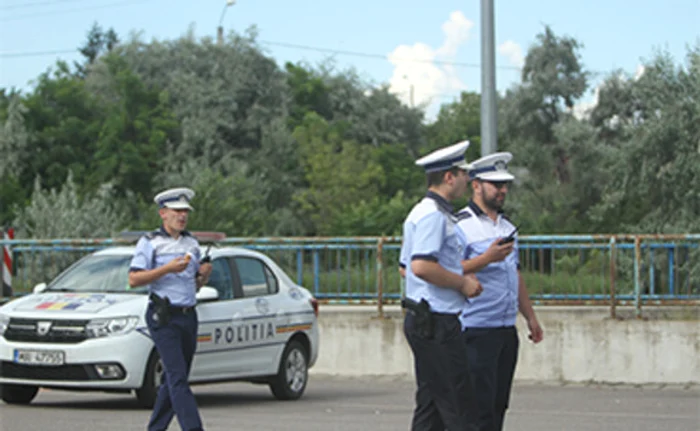 
    Agenţii supraveghează traficulFoto: Blitz  