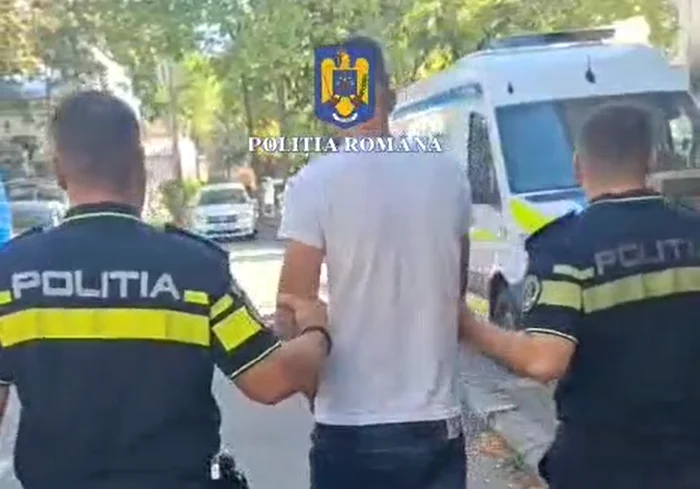 Bărbatul a fost reținut pentru 24 de ore. FOTO: captură video