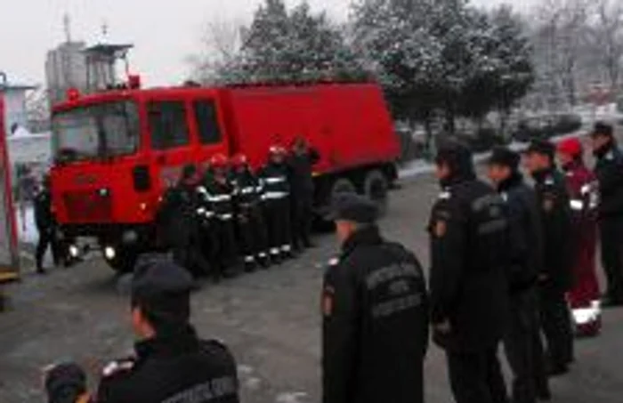 Pompierii au ajuns dimineaţa în unitate