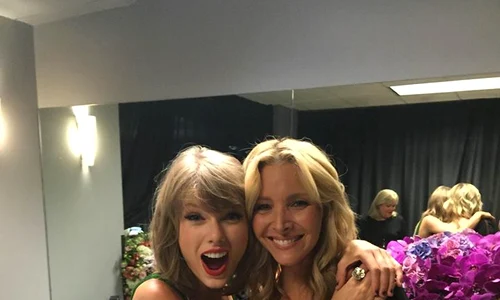 Taylor Swift Lisa Kudrow jpeg