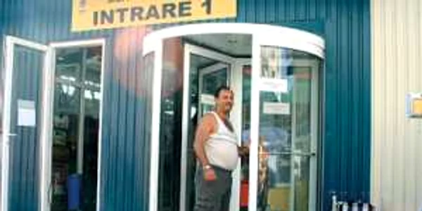 Reşiţa: Uşă la preţ de garsonieră cumpărată pe bani publici
