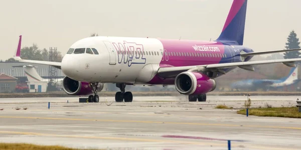 Wizz Air pe aeroportul din Sofia FOTO 123 RF 