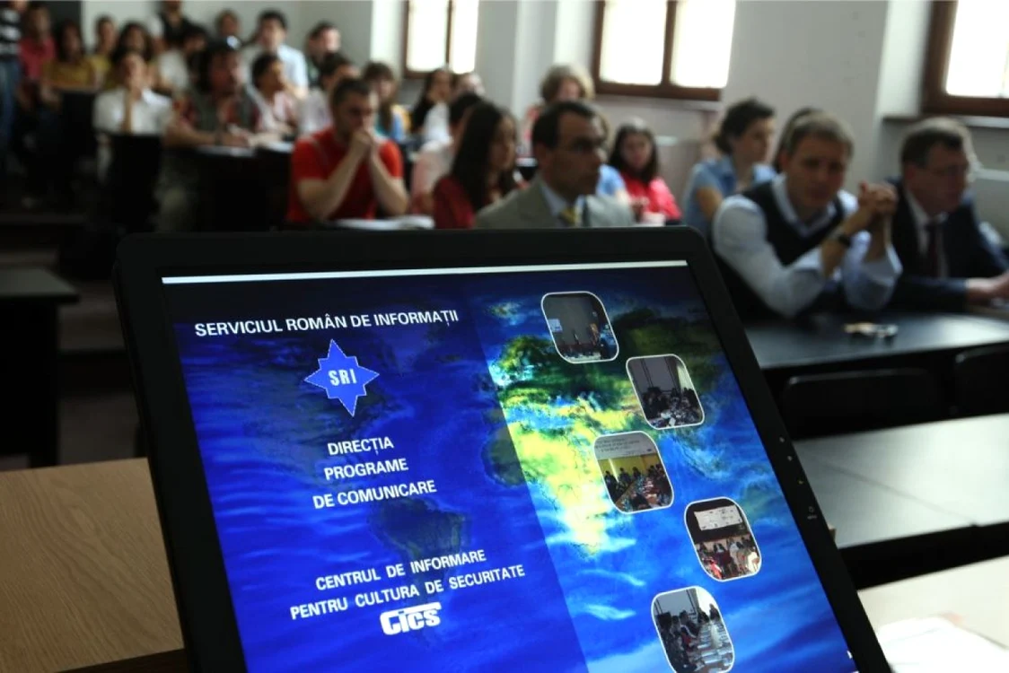 Testul de cultură generală pentru admiterea din 2008 la Academia Naţională de Informaţii „Mihai Viteazul” a conţinut 150 de întrebări FOTO Adevărul