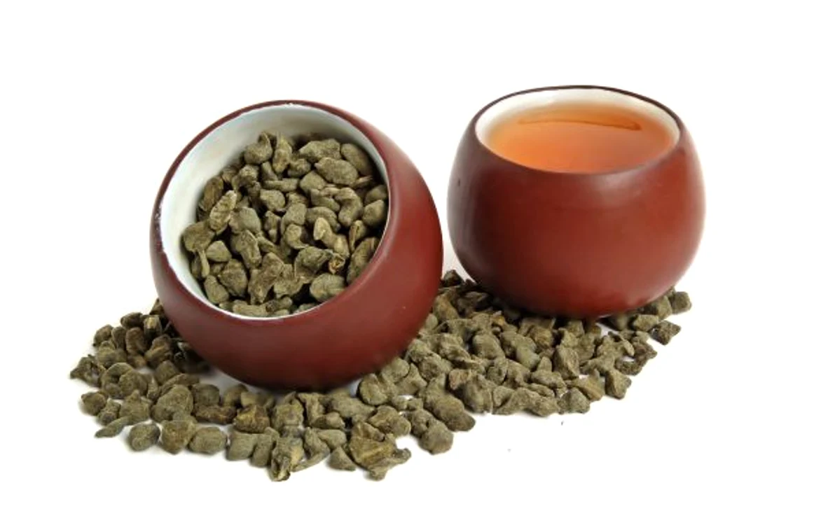 
    Ceaiul de ginseng previne apariţia cancerului şi este indicat persoanelor care suferă de diabet  