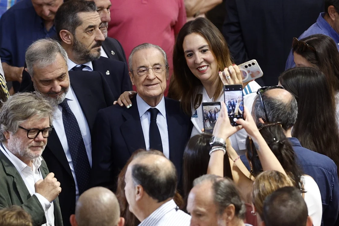 Florentino Perez s-a fotografiat alături de alți acționari ai echipei  (Foto: EPAImages)