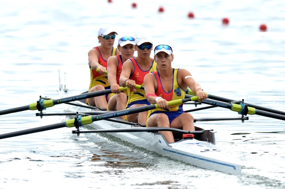 
    Canotorii români și-au lipit o bandă albă pe brațul stângFoto: Guliver / GettyImages  