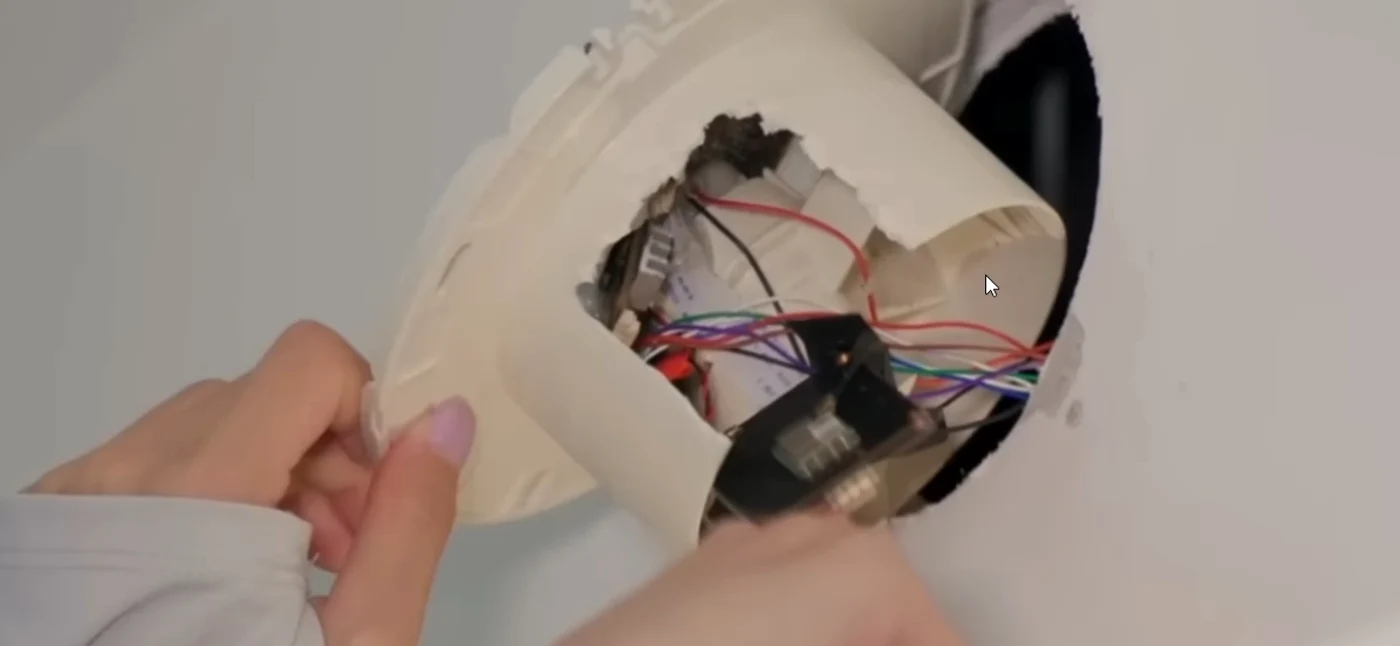 Cameră ascunsă în ventilator. FOTO: captură BBC