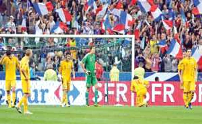 Jucătorii echipei naţionale, într-o ipostază tot mai des întâlnită: trişti după primirea unui gol
