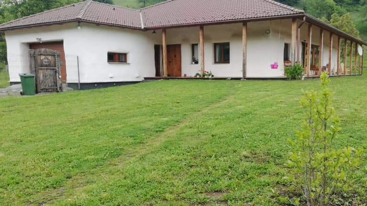 Casă din baloți de paie Foto: Sára Ajvász