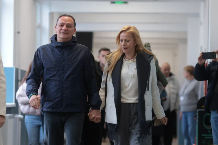 Daniel Băluță a venit la vot cu soția FOTO: Inquam Photos/George Călin