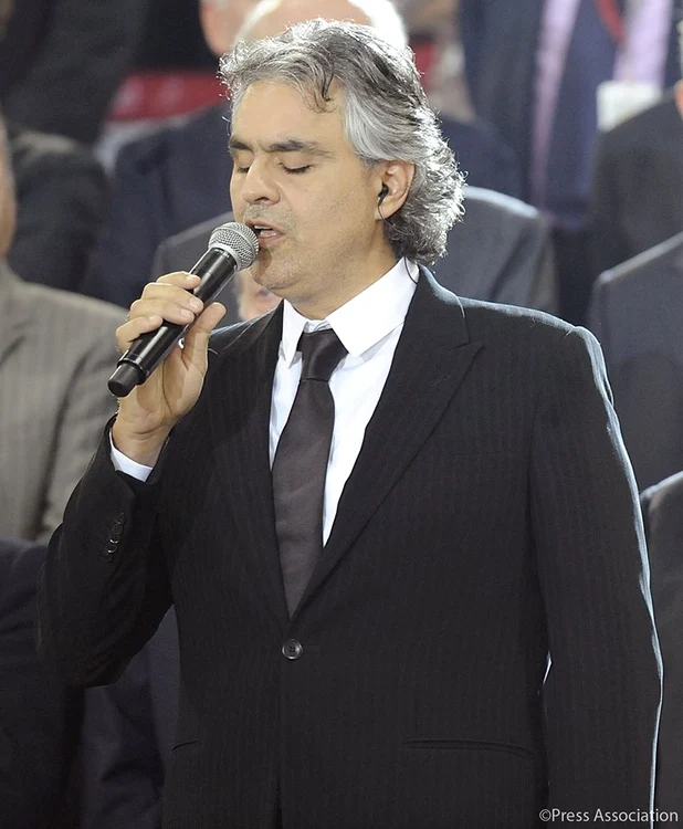 Andrea Bocelli va cânta în timpul cununiei religioase a Prințesei Eugenie