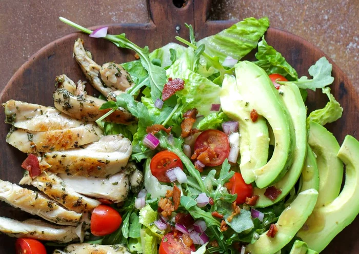 Salata de pui cu vinegreta de rozmarin jpeg