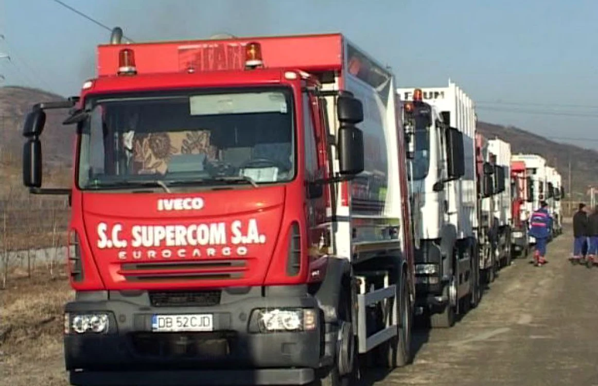 Depozitul de gunoi de la Titu este plin, iar autorităţile judeţene încearcă de mai mult timp să convingă administraţia locală Titu să cedeze un teren şi să elibereze autorizaţiile de construcţie ale unei noi gropi de gunoi