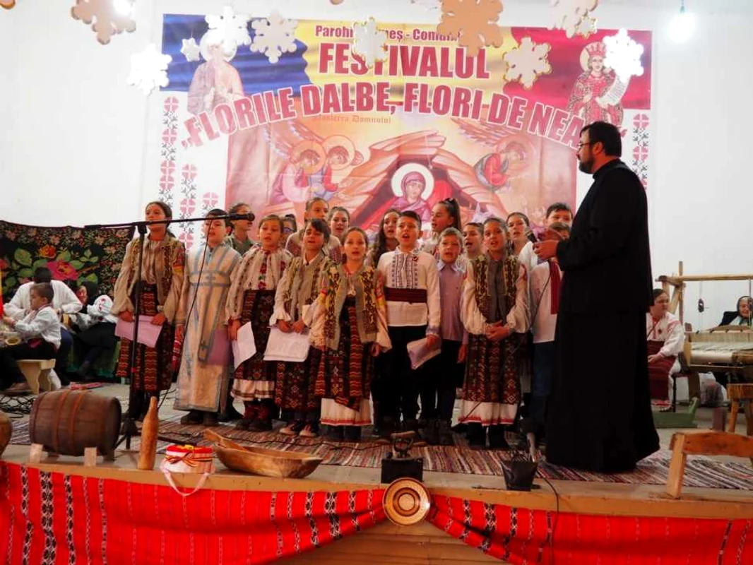 Festivalul de folclor de la Vameş judeţul Galaţi FOTO Daniel Lare