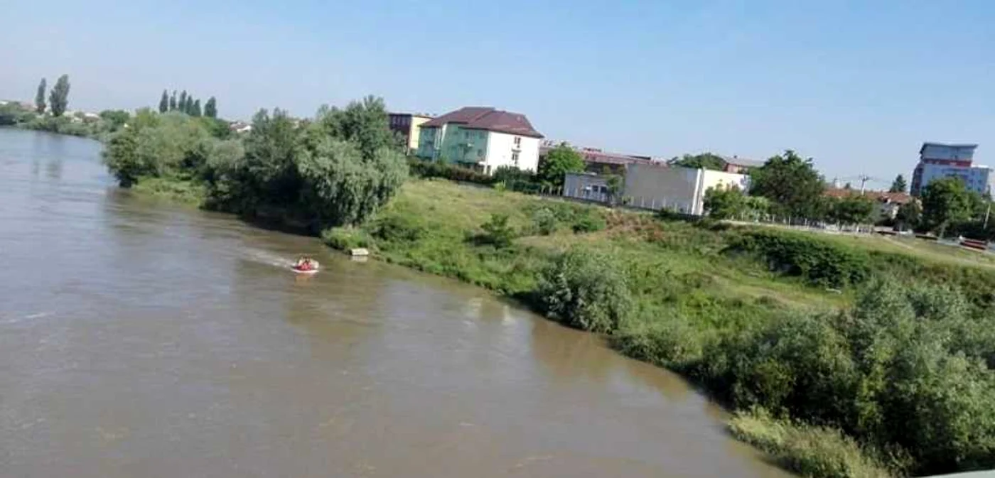 Bărbatul este căutat de un echipaj al ISU Arad Foto Bogdan Iancu