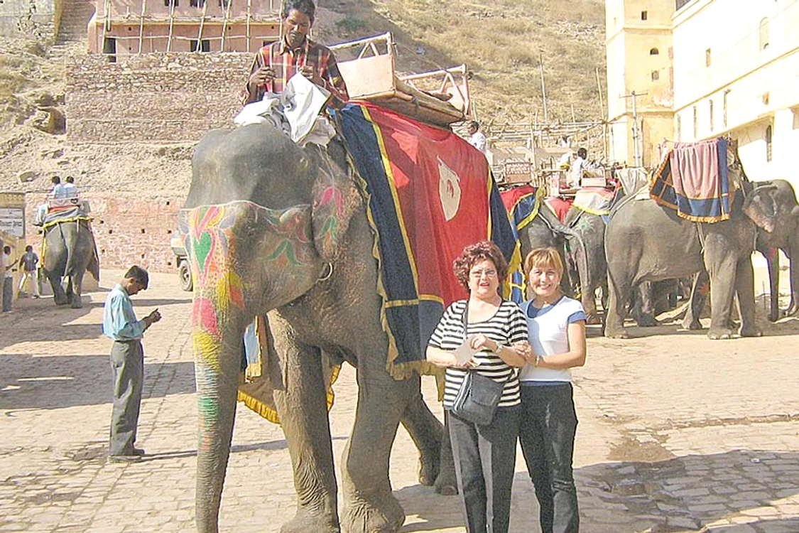 „Este o discrepanţă mare între bogăţie şi sărăcie”, aceasta este impresia Stelei Popescu, după ce a vizitat de două ori India ( FOTOGRAFII: ARHIVA PERSONALĂ)