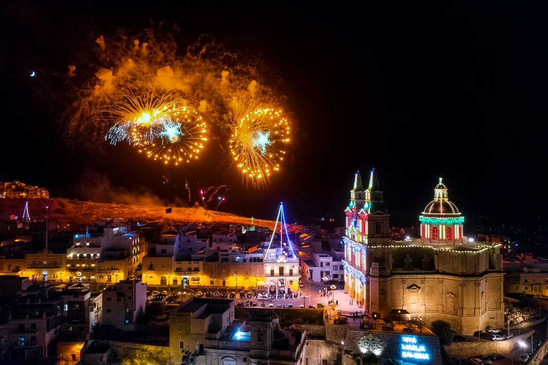 Maltezii sunt renumiți pentru focurile de artificii. foto: shutterstock!