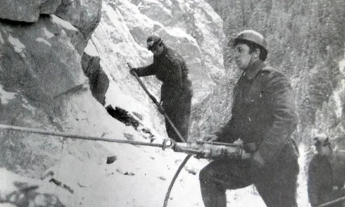 Mastodonţii României: cutremurătoarele poveşti de pe marile şantiere din vremea lui Ceauşescu  Munca, teroarea şi Securitatea de la Porţile de Fier, Casa Poporului sau Transfăgărăşan jpeg