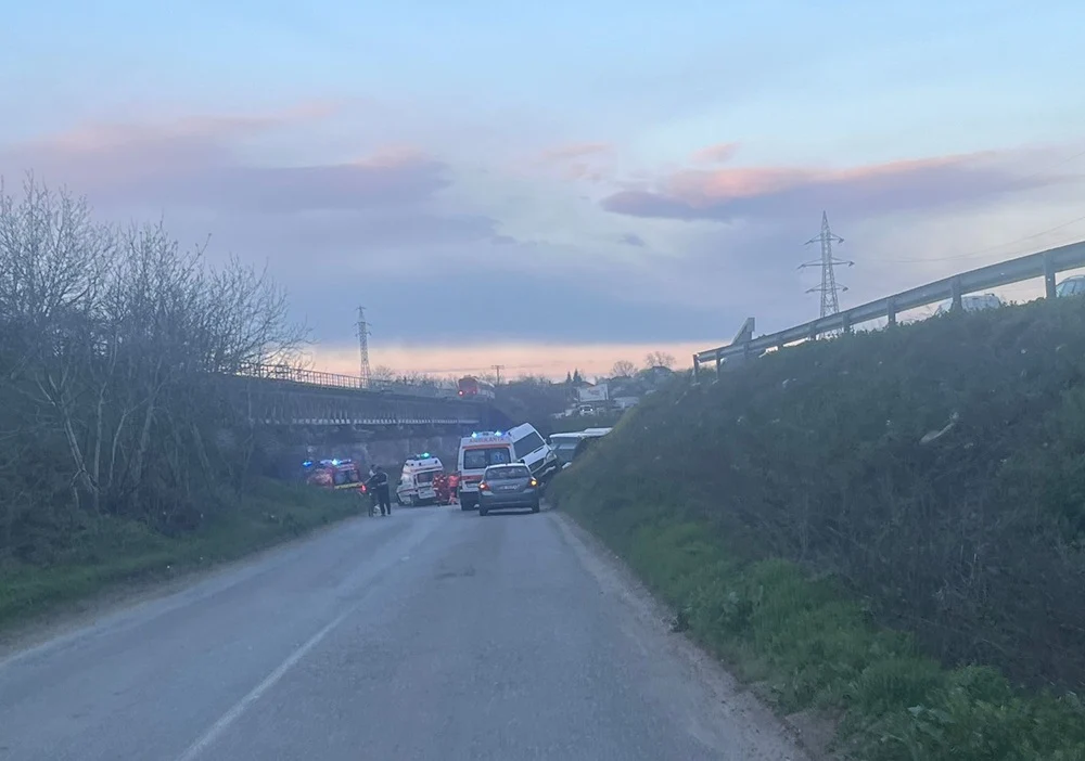 Microbuz cu pasageri, implicat într-un grav accident pe DN1A, în Prahova: șase persoane rănite, Planul Roșu activat