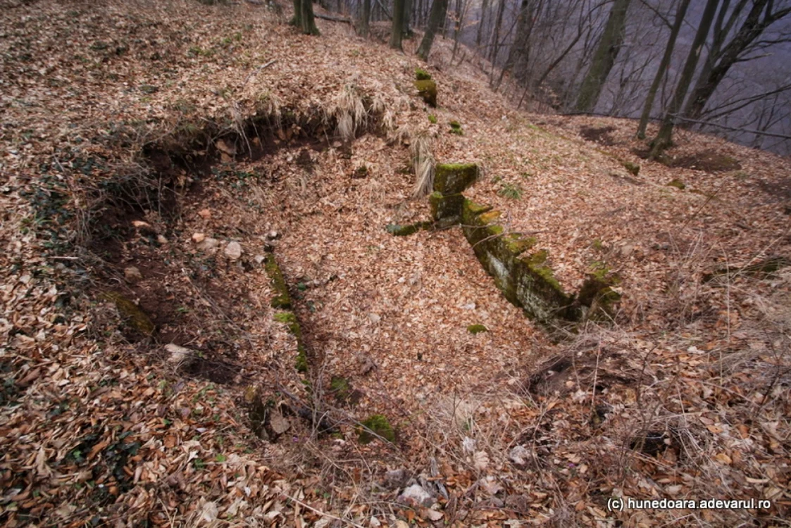 Cetatea piatra Rosie