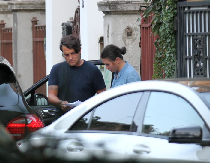 Bogdan i-a adus Elenei niste acte