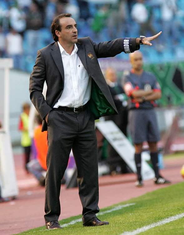 
    Carvahal a antrenat ultima dată pe Maritimo Funchal  