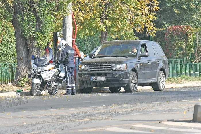 Este oprit de poliţie după două străzi