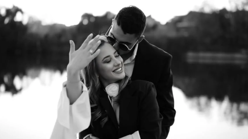 Olivia Cucoș s-a logodit. Prezentatoarea a spus ”DA!” fotbalistului din Liga 1, după un an de relație