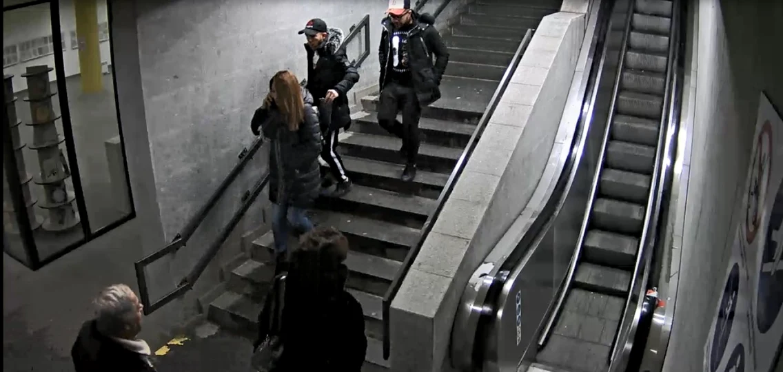 Hoţi de buzunare operând în centrul din Râmnicu Vâlcea surprinşi de camerele de luat vederi Foto Adevărul 