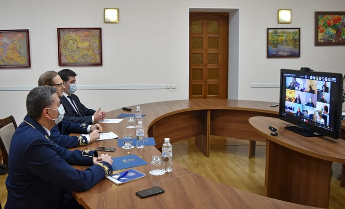 Conducerea aşa-numitului minister de externe de la Tiraspol a prezentat raportul de activitate pentru anul 2020. La eveniment, prin videoconferinţă, a participal liderul de la Tiraspol, Vadim Krasnoselski, şi ambasadorul rus la Chişinău, Oleg Vasneţov.