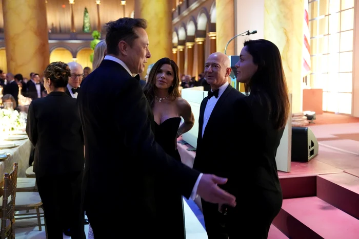 Elon Musk, Lauren Sánchez, Jeff Bezos și Shivon Zillis, la dineul lui Donald Trump