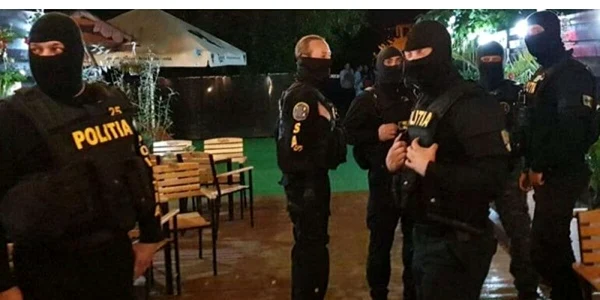 Petrecere întreruptă în Agnita cu ajutorul mascaţilor - poliţiştii de la Acţiuni Speciale Foto generică dbonline ro