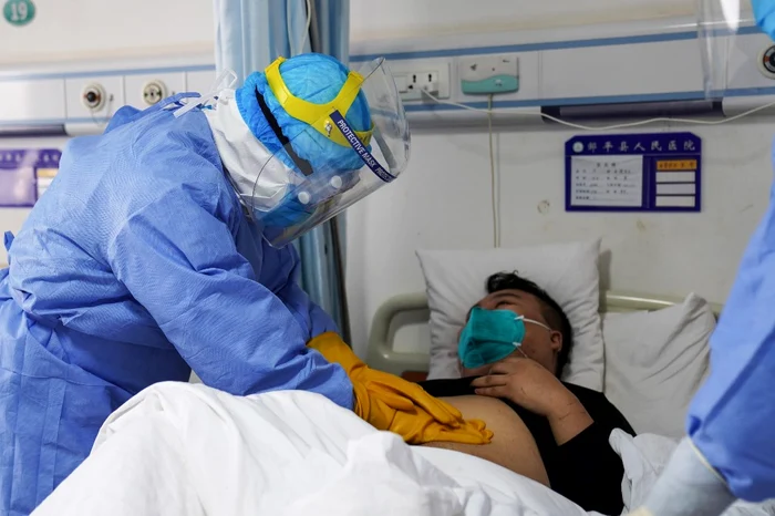 Victimele infectate cu coronavirus din China sunt incinerate imediat după deces, fără a avea parte de o slujbă funerarăFoto: AFP