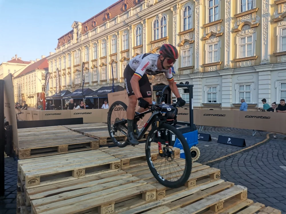 Mountanbike în Piaţa Unirii din Timişoara FOTO Ş.Both