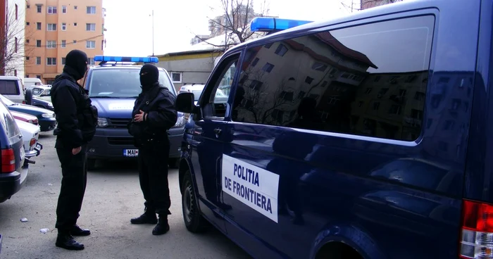 Poliţia a reulit să îi reţină la Moraviţa pe cei doi contrabandişti