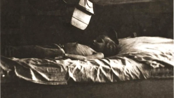 19 ianuarie: Armata sovietică eliberează ghetoul din Łódź Din cei 200 000 de oameni care locuiau în acest ghetou în 1940, mai puțini 900 erau încă în viață jpeg
