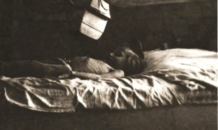 19 ianuarie: Armata sovietică eliberează ghetoul din Łódź  Din cei 200 000 de oameni care locuiau în acest ghetou în 1940, mai puțini 900 erau încă în viață jpeg