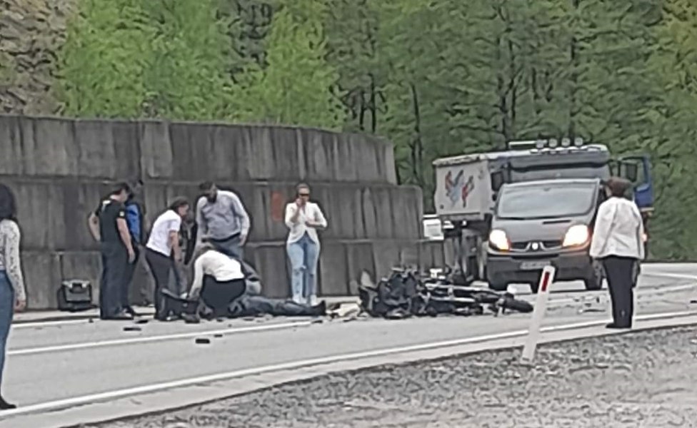 Motociclist ceh mort în urma unui accident pe Defileul Jiului. A murit la spitalul din Petroșani