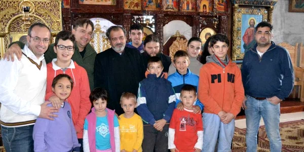 Parintele Mihai Negrea şi copii