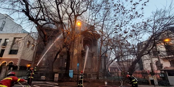 Incendiu Bucuresti 2 FOTO ISU jpg