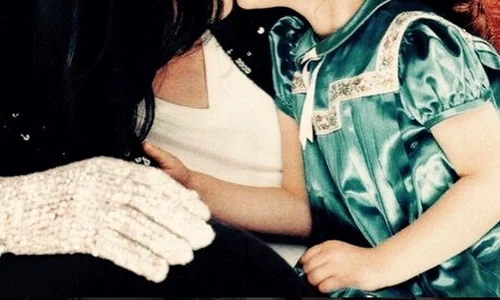 O imagine cu Paris și Michael Jackson, publicată de adolescentă pe Instagram jpeg