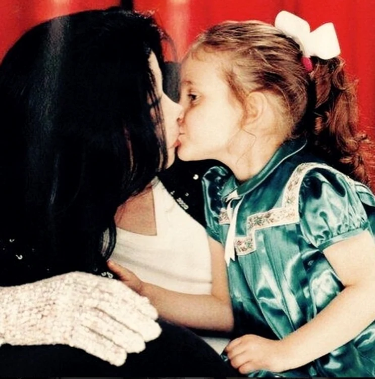 O imagine cu Paris și Michael Jackson, publicată de adolescentă pe Instagram