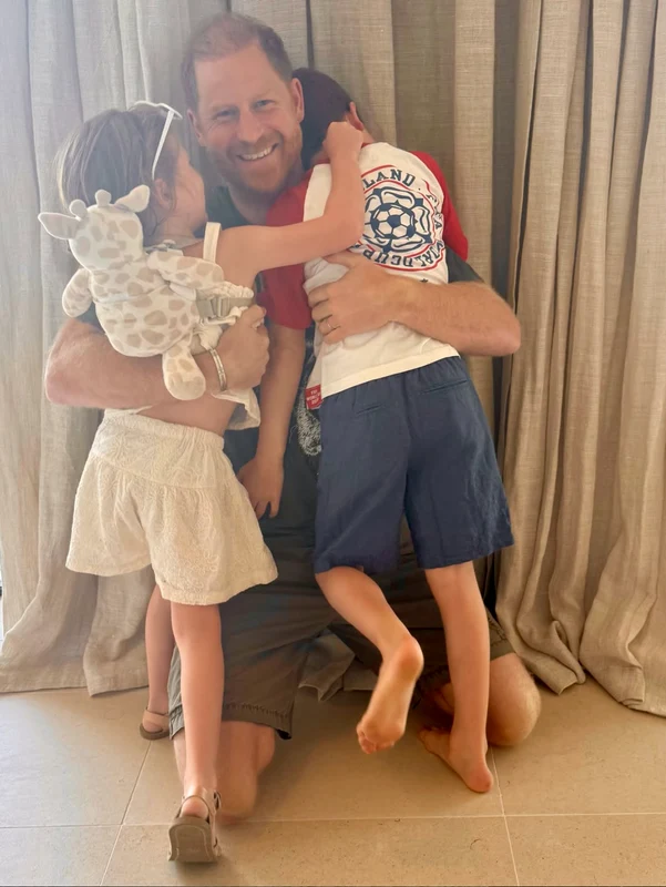 Prințul Harry cu Lilibet și Archie. FOTO: Instagram