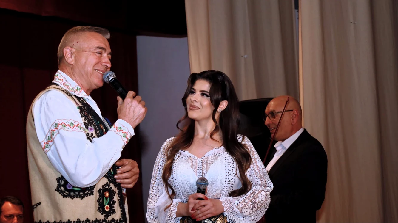 interpreta_muzica_populara_geanina_david_alaturi_de_interpret_muzică_popular_foto_arhiva_personală