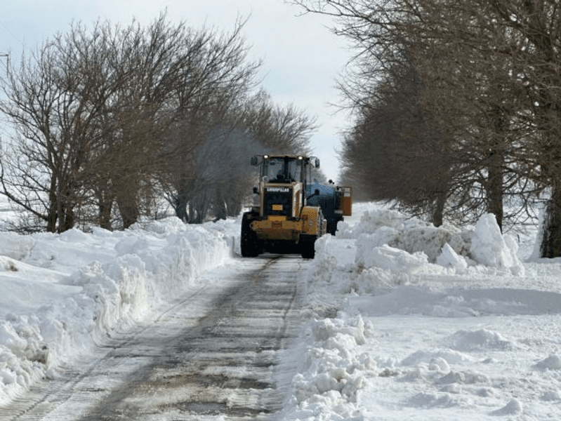 Eroul din nămeți. Un angajat de la drumuri naționale a murit după ce a muncit non-stop pentru salvarea unui nou-născut și a mamei