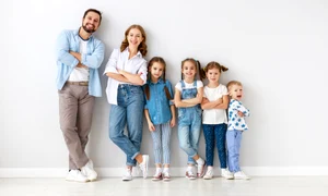 tată cu mulți copii Shutterstock jpg