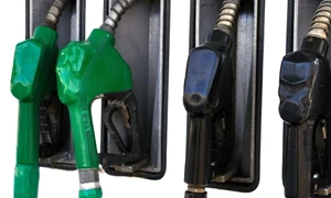 Tot motorina de la pompă e mai sfântă. Foto Arhivă