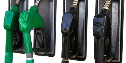 Tot motorina de la pompă e mai sfântă. Foto Arhivă